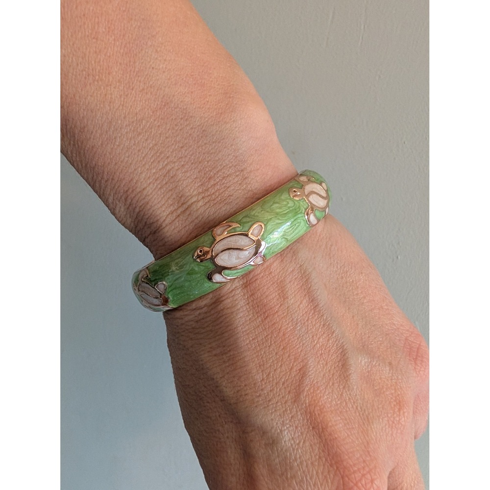 Vintage Jiu Long Xing Green Enamel Sea Turtle Hinged Bangle Bracelet Gold Tone